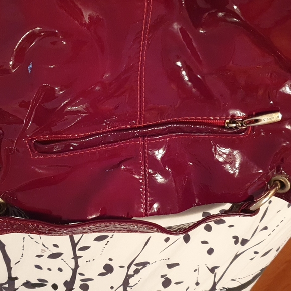Patented burgundy purse - Picture 4 of 4